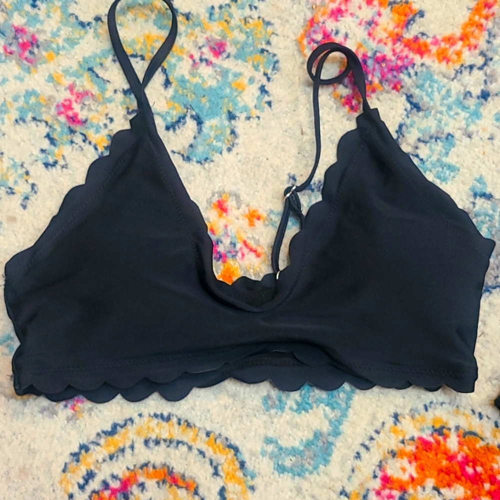 SCALLOP PATTERNED PADDED BLACK BIKINI TOP W ADJUSTABLE STRAPS SIZE M